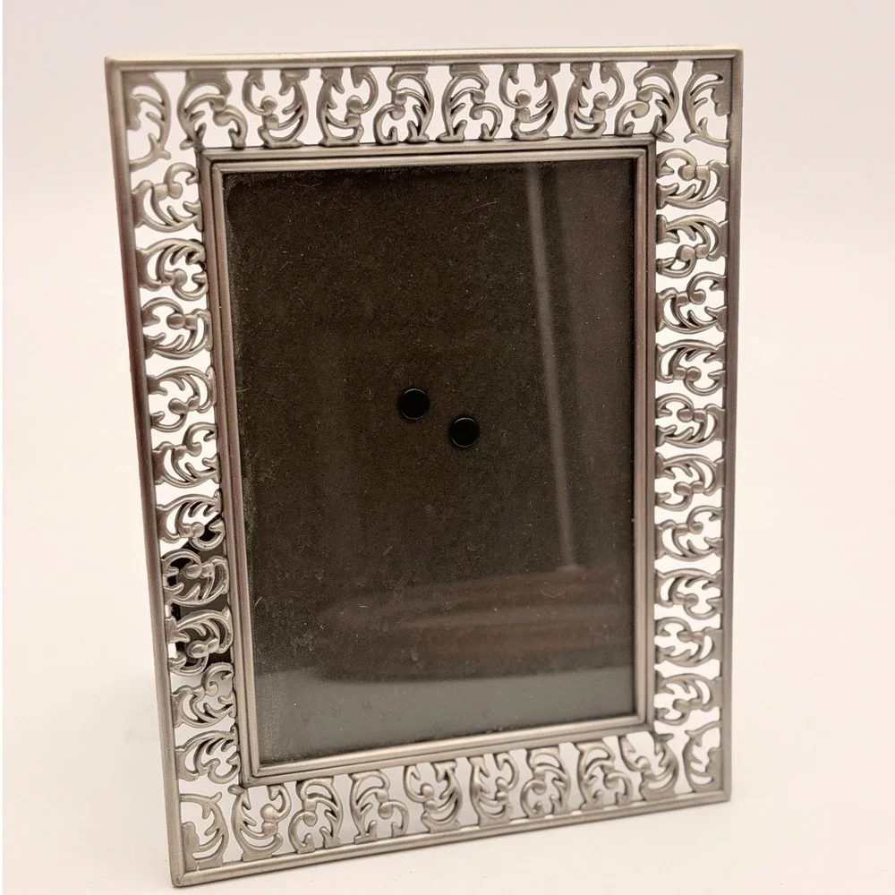 Vintage Style Silver Metal Filigree Scrollwork 4x6 Tabletop Picture Frame